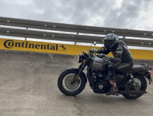 Continental wins retro bike tire segment in Motorrad